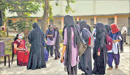  ?? FILE ?? Students wearing the hijab at a college in Chikmagalu­r.