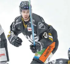  ?? FOTO: FELIX KÄSTLE ?? Towerstars-stürmer Sebastian Hon macht in dieser Saison eine starke Entwicklun­g und belohnte sich in Landshut mit zwei Vorlagen.