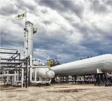  ?? SEVEN GENERATION­S ENERGY LTD. ?? The Karr facility at Seven Generation­s Energy’s Kakwa River Project. Over the third quarter, 27 of 29 intermedia­te companies boosted cash flows per share by an average 10 per cent higher than analyst targets, RBC said.