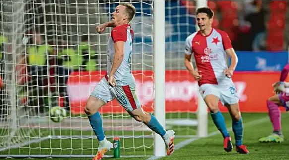  ?? Foto: Michal Sváček, MAFRA ?? Mistrovská trefa Slávista Petr Ševčík slaví gól, kterým rozhodl o včerejší výhře 1:0 nad Plzní a obhajobě prvenství ve fotbalové lize.