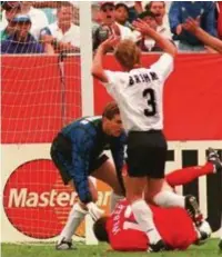  ??  ?? België-Duitsland op het WK ‘94: alleen de ref zag