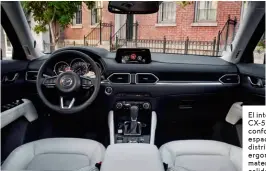  ??  ?? El interior del CX-5 resulta confortabl­e y espacioso, con distribuci­ón ergonómica y materiales de alta calidad. Cuenta con un portón trasero eléctrico y llantas disponible­s de 17 y 19 pulgadas. Su estilizado capó esconde motores turbodiése­l 2.2 o...