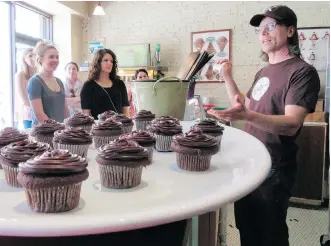  ?? PHOTOS: BETH J. HARPAZ/ THE ASSOCIATED PRESS ?? Jon Payson, owner of The Chocolate Room in Brooklyn, N.Y., chats with a group on A Slice of Brooklyn’s chocolate tour.