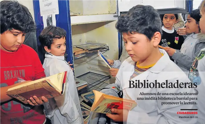  ?? (SERGIO CEJAS) ?? Vengan y lean. Chicos de la escuela Gabriela Mistral crearon un espacio para incentivar la lectura en barrio Juniors y fomentar el encuentro comunitari­o.