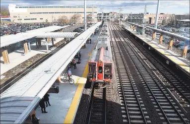  ?? Arnold Gold/ Hearst Connecticu­t Media file photo ?? A Metro-North commuter train picks up passengers at the West Haven train station in 2016.