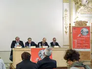  ??  ?? La presentazi­one dell’iniziativa nel foyer del Petruzzell­i