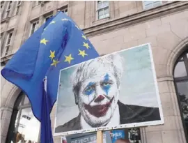  ??  ?? Premier Boris Johnson als trauriger Clown „The Joker“.