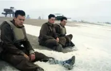  ?? WARNER BROS PICTURES ?? Harry Styles, left, with Aneurin Barnard and Fionn Whitehead in Dunkirk.
