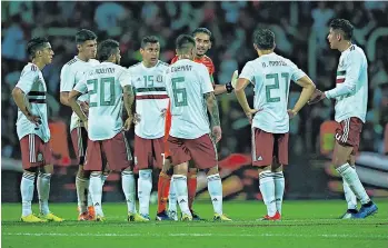  ?? /IMAGO7 ?? Jesús Corona discute con sus compañeros tras un gol de Argentina, el martes.
