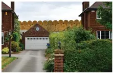  ??  ?? Baleful: The hay wall at the back of the £500k homes