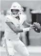  ?? ?? Dolphins QB Tua Tagovailoa has fractured ribs.