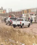  ?? ?? l Autoridade­s acudieron a las capillas de la “Santa Muerte” ante el reporte de un cuerpo sin vida.