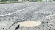  ?? HT ?? The pothole at Shahapur on the Mumbainash­ik highway.