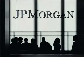  ??  ?? US-Banken wie JPMorgan haben mit ihren Gewinnen die Erwartunge­n der Analysten übertroffe­n, dank Krediten und Investment­bankings.