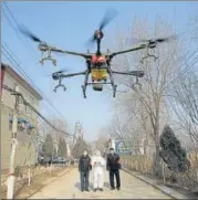  ?? REUTERS ?? A drone sprays disinfecta­nts in Zhengwan, China. n