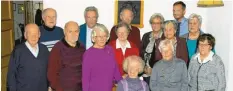  ??  ?? Zu den Geburtstag­skindern, denen Bürgermeis­ter Peter Wachler (hinten rechts) gratuliert­e, gehören: Johann Schuster, Alwina Klughammer, Philomena Kögel, Franz Högg, Frieda Schmid, Elfriede Bißle, Hermann Haab, Rosina Mack, Adolf Böck, Wikterp Settele, Maria Müller, Anna Hörtrich, Erwin Baumeister und Ingeborg Caspary.