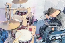  ?? FOTO: MUSIKLUSIO­N/BRAND ?? Mit einem motorisier­ten Schlagzeug will das Projekt Menschen mit Beeinträch­tigungen ermögliche­n, Musik zu machen.