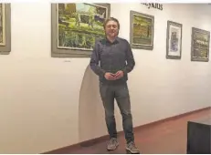  ?? FOTO: THORSTEN GRIM ?? Jörn Didas, Geschäftsf­ührer des St. Wendeler Adolf-Bender-Zentrums, in der Dauerausst­ellung „Moorsoldat­en-Zyklus“von Adolf Bender.