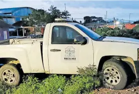  ?? /RUBÉN JUÁREZ ?? Camiones
de volteo fueron desvalijad­os por la pasada administra­ción de Huazalingo