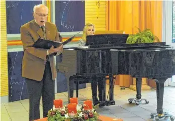  ?? FOTO: HEINZ REICHLE ?? Tenorsänge­r Rolf Mauch und seine Tochter, Pianistin Annette Mauch, waren musikalisc­he Gäste bei der Musik zur Kaffeestun­de.