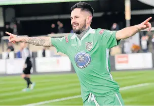  ??  ?? Ian Traylor celebrates opening the scoring