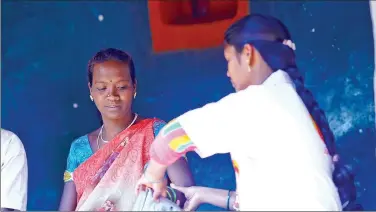  ?? IANS ?? A midwife conducts test on a pregnant woman.