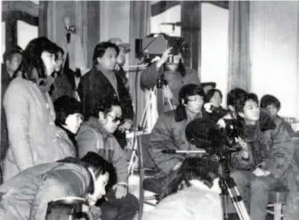  ??  ?? A photo of the crew shooting Sun Yat-sen. The film was released in 1986. courtesy of Ding Zhen