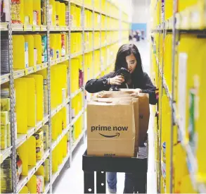  ?? JOSEPH NAIr / THE ASSOCIATEd PrESS FILES ?? Retraining programs announced by Amazon on Thursday are in line with a broader
push among American companies to help workers advance.