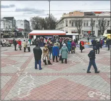  ?? (AP/Alexander Polegenko) ?? People line up to get a shot of Russia’s Sputnik V coronaviru­s vaccine in a mobile vaccinatio­n center in Simferopol, Crimea.