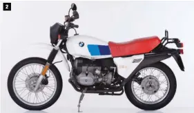  ??  ?? 1 Avec la R80 GS, BMW a ouvert une nouvelle voie aux trails. 2 Les aptitudes en tout-terrain étaient conservées. 3 Le tableau de bord de la R80 GS était plutôt simpliste. 4 Le Monolever permettait de changer la roue arrière en 30 secondes ! 5 Hubert Auriol a remporté le Dakar 1981 au guidon de la BMW R80 GS.
2