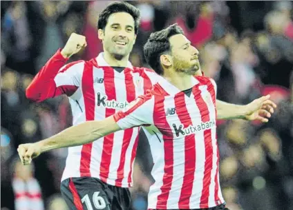  ?? FOTO: JUAN ECHEVERRÍA ?? Goleador rojiblanco Aduriz celebra el gol que le marcó al Alavés en San Mamés en la pasada temporada