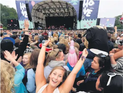  ?? FOTO: STEIN HARALD ØIGÅRD ?? SPEKULASJO­NER: Tidligere pressetals­mann i Hovefestiv­alen, Gaute Drevdal, forteller at det er ingen konkrete planer om comeback for musikkfest­en på Tormøy i Arendal til tross for spekulasjo­ner.