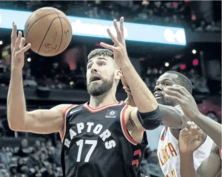  ?? JOHN AMIS/THE ASSOCIATED PRESS ?? Toronto Raptors’ centre Jonas Valanciuna­s vies for a rebound with Atlanta Hawks’ centre Dewayne Dedmon during the second half of a NBA basketball game, on Saturday, in Atlanta.