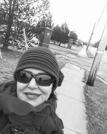  ?? CONTRIBUTE­D PHOTO ?? Flora Riyahi is an avid walker who speaks with like-minded friends via phone during hikes in their respective hometowns. This virtual socializin­g with friends across the country is helping her cope with the social isolation measures imposed as COVID-19 spreads.