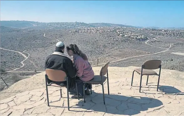  ?? JIM HOLLANDER / EFE / ARCHIVO ?? Vista desde el asentamien­to de Amoná, en el centro de Cisjordani­a, que el Tribunal Supremo israelí ha mandado evacuar