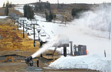  ?? Michael Macor / Special to The Chroicle ?? Snow-making machines blanket slopes that nature had kept dry at Boreal Mountain California Resort in the Lake Tahoe area.