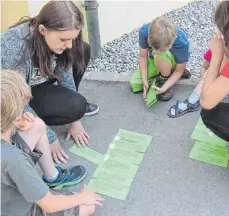  ?? FOTO: GRUNDSCHUL­E LINDAU ?? Durch die Lesepatens­chaften zwischen Grund- und Mittelschu­le macht das Lesen lernen Spaß.