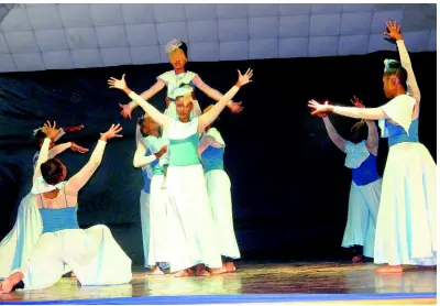  ??  ?? Dancers performing ‘Exalt Him’, choreograp­hed by Michelle Rhoden-Ferguson.