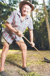  ?? Picture: ALIX SWEENEY ?? MARVEL: Eddie Rouse, 89, maintains the Rouse Harvey Park every day at Toomulla Beach.