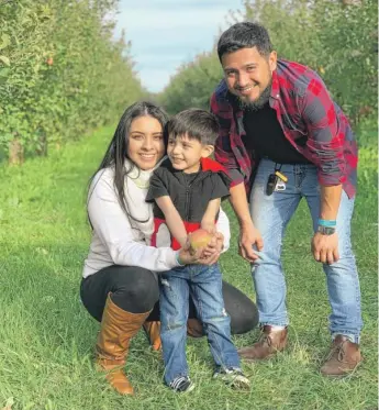  ?? PROVIDED PHOTO ?? Cicero’s Vanessa Solorzano (left), with fiance Edgar Reyes and their son, says she fell victim to a scam involving phony apartment ads and credit monitoring.