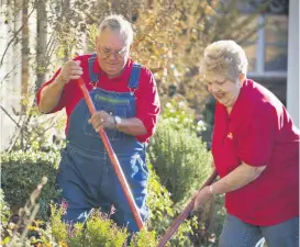  ?? [PHOTO PROVIDED BY SPANISH COVE] ?? Bill and Carlyn Reed say downsizing does not have to be difficult if you do your research.