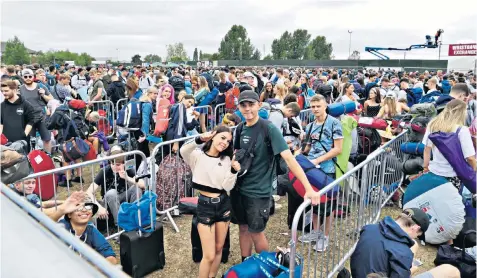  ??  ?? It’s Reading, not ‘reading’: Young fans arrive for the festival. Left, Judith Woods and her daughter Lily, 16, watch Love Island together