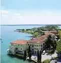  ??  ?? Incoming La penisola di Sirmione