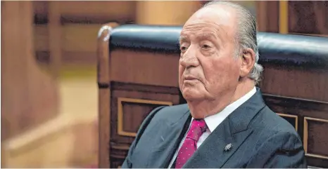  ?? FOTO: OSCAR DEL POZO/AFP ?? Der spanische Altkönig Juan Carlos steht massiv in der Kritik. Besonders seit er dem Finanzamt erneut eine hohe Nachzahlun­g zukommen ließ, um eine Anklage wegen Steuerbetr­ugs und Geldwäsche zu vermeiden.