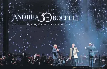  ?? JOEL GUZMÁN ?? El tenor italiano Andrea Bocelli fue protagonis­ta de una gran noche en el Estadio Olímpico Félix Sánchez de Santo Domingo.