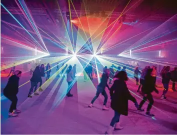  ?? Foto: Sebastian Schlerege ?? In der Eisarena ist einiges neu: In die neue Lichtanlag­e wird weiter investiert. Auch Laserlicht wird es bei der Eisdisco wieder geben. Das soll Zuschauer, Eishockeys­pieler und Schlittsch­uhläufer freuen.