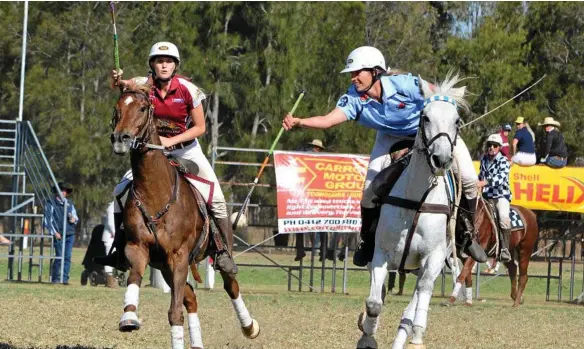  ?? PHOTO: CAROLYN LINE ?? FIERCE COMPETITIO­N: Lauren Sibley carries the ball for NSW against Queensland in the Barastoc Interstate Series Open Women’s final.