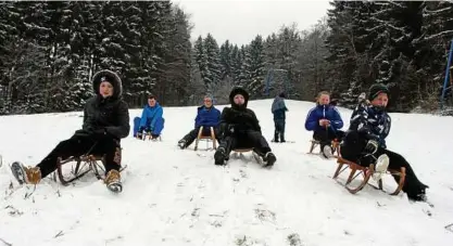  ?? Foto: Jugendfeue­rwehr Heiligenst­adt ?? Auch beim Rodeln im Fichtelgeb­irge hatten die Heiligenst­ädter sehr viel Spaß.