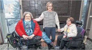  ?? CHARLES SYKES INVISION ?? “Crip Camp” documentar­y co-directors Jim LeBrecht and Nicole Newnham, centre, with film subject Judith Heumann. The film aims to depict “real life experience­s” of those with disabiliti­es.