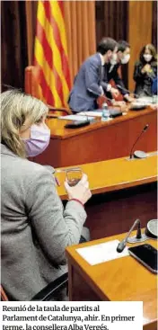  ??  ?? Reunió de la taula de partits al Parlament de Catalunya, ahir. En primer terme, la consellera Alba Vergés.